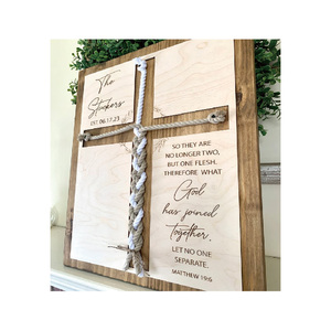 Letrero de Boda con Diseño de Cruz Trenzada y la Frase 'Lo que Dios Unió', Ideal para Ceremonias de Unión - Product Image 4