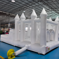 Château gonflable blanc avec toboggan double piste, structure gonflable de qualité commerciale pour mariages, anniversaires et événements