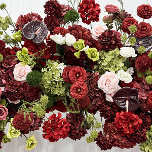 Decoración de Fondo para Boda con Flores Artificiales Modernas de Seda Suave Realista en Color Borgoña y Verde, con Rosas y Hortensias - Product Image 3