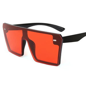 Occhiali da Sole Oversize Quadrati da Donna, Marca di Lusso, Moda Flat Top, Lenti Rosse Trasparenti, Modello Unisex, Protezione UV400 - Product Image 4