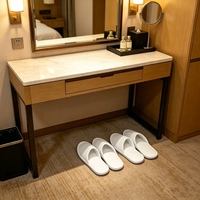 Ensemble d'articles de toilette jetables pour hôtel, kit de salle de bain de luxe avec pantoufles et articles de toilette pour chambres d'hôtes 5 étoiles