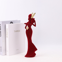 Redeco - Jarra de Agua Vintage con Figura de Dama Africana en Resina, Adorno Floral Dorado de Terciopelo, Decoración para el Hogar, Regalo, Logotipo Personalizado al por Mayor