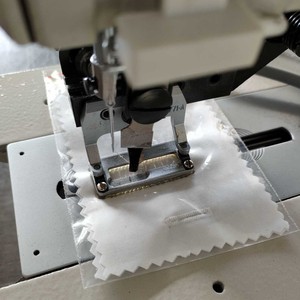 Zoyer Zt781nd Buttonhole <b>Sewing</b> <b>Machine</b> 550w Semi <b>Automatic</b> For Garment Shops - Product Image 2
