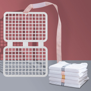 Tavola Pieghevole per Vestiti Riutilizzabile, Risparmia Tempo, Organizzatore in Plastica Bianca per Piegare Magliette - Product Image 1
