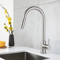 Robinet de cuisine à bec escamotable en or brossé commercial, robinet de lavabo de salle de bain étendu, robinet de lavabo de cuisine et de salle de bain mural