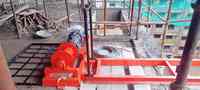 Hochleistungs-450- bis 500-kg-Monkey-Lift mit Bremsmotor, Planetengetriebe und Fernbedienung für Materialhebeprozesse