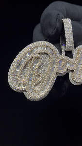 Pendentif en diamant de haute qualité pour homme et femme, lettres personnalisées, bijoux sertis de diamants, accessoire élégant pour un usage quotidien - Product Image 3