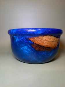 Moderno Tazón de Resina y Madera que Combina la Belleza de la Madera Natural con el Arte Contemporáneo de la Resina, Perfecto para Uso Decorativo y Práctico - Product Image 5