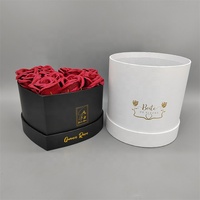 Boîtes en carton recyclé noir et blanc, emballage cadeau OEM avec revêtement UV, gaufrage à chaud doré, logo personnalisé en forme de cœur pour fleurs