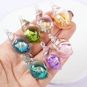 Breloques en forme de coquille de conque en acrylique rouge vif, brillent dans le noir, accessoires de bijoux à faire soi-même, pour téléphone, sac, boucles d'oreilles, pendentif, 8 pièces - Product Image 3