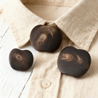 Boutons ronds en corne plaqués de luxe écologiques SANKO avec couleurs et tailles personnalisées, certifiés Oeko-Tex 100, option de logo personnalisé