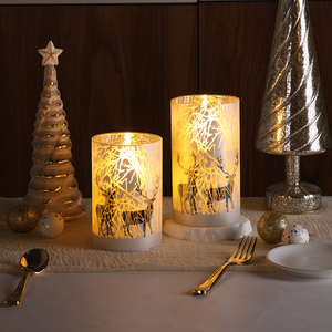 Decorazione Natalizia a Forma di Cervo di Matti con Cera di Paraffina, Funzionamento a Batteria, Telecomando, Candela LED in Vetro Rosso - Product Image 1