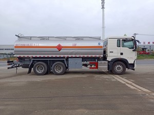 Camión de Transporte de Doble Uso Diésel y Gasolina 25000L-50000L, Camión Cisterna Sinotruk con Tanque de Almacenamiento de GLP Montado sobre Plataforma, Personalización Disponible - Product Image 5