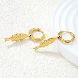 Pendientes Colgantes de Acero Inoxidable con Baño de Oro PVD de 18K, Resistentes al Agua, Estilo Vida Marina, Diseño de Pez, Novedad de Verano - Product Image 3