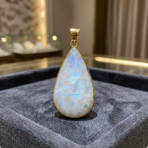 Colgante de plata de ley chapado en oro con piedra lunar y diseño de amantes - Gema natural estilo minimalista, regalo para mujeres/unisex/hombres - Product Image 3