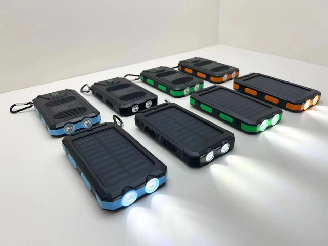 Portable 4 in 1 Solar Energy Power Bank Waterproof Solar Power Bank Usb Charger 20000mah Battery Plastic Mobile Phones Devices