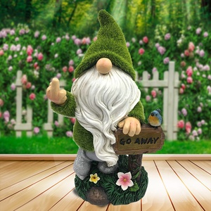 Estatua de Gnomo de Jardín de Resina con Musgo Artificial Flocado, Hecha a Medida, con Luz Solar y Diseño de Pájaro Haciendo la Ola - Product Image 4
