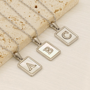 Châu Âu Mỹ phong cách Ins vàng-màu mạ thép không gỉ thư Mặt dây chuyền vòng cổ dát vỏ màu trắng Figaro - Product Image 2