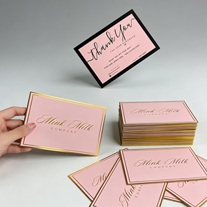 Cartes de visite personnalisées raffinées avec finition UV sélective, gaufrage et estampage à chaud pour la promotion marketing des freelancers et des petites entreprises - Product Image 5