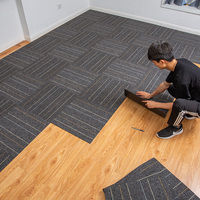 Dalles de moquette emboîtables marron pour la maison et le commerce, tapis carré