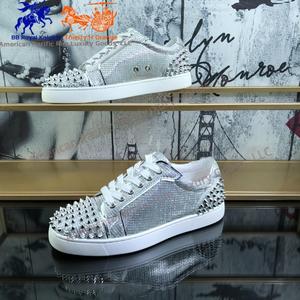 Baskets décontractées de luxe 2025 pour hommes et femmes, semelle rouge, crampons amortissants, embout composite, en cuir de marque - Product Image 1