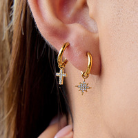 Boucles d'oreilles pour chien Gaovo Niche Luxury Premium Cherry Snowflake, incrustées de strass, en acier inoxydable résistant au ternissement, bijoux de mode
