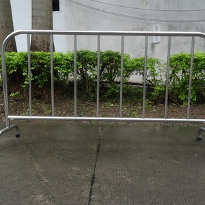 Barrière de sécurité en acier inoxydable de 1000 mm pour le contrôle des foules lors d'événements, classe IP65, réfléchissante, utilisée dans la gestion du trafic - Product Image 5