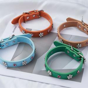 Pflaumenblüten-Nieten PU-Leder Rosa Diamant Haustier-Halsband Prinzessinnen-Stil Kleine und Mittlere Größe Schnallenverschluss Hundehalsband - Product Image 5