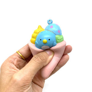 Jouet anti-stress à presser en PU souple à rebond lent, personnalisé, en forme de petit pendentif coloré, simulant un tube de crè<span class=keywords><strong>me</strong></span> glacée ou un dessert - Product Image 3