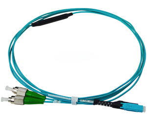 US Conec haute densité OM3 MDC vers FC/APC Duplex LSZH avec conversion de polarité, démarrage push-pull pour centres de données à bande passante élevée - Product Image 1