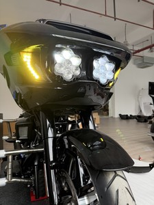 Faro Delantero Estilo Road Glide Road Shark para Motocicleta 23.5-2026 con Soporte, Listo para Instalar - Product Image 2