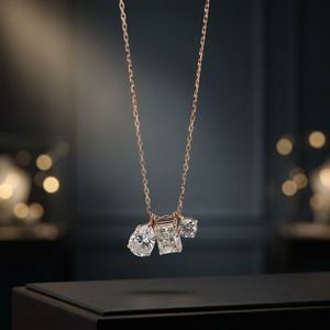 Collar con Colgante de Diamantes de Tres Piedras en Diferentes Formas, Oro de 14k, Corte Pera, Radiante y Redondo, para Mujer, Joyería Fina - Product Image 1