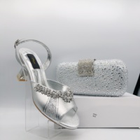 Ensemble de sandales à talons ouverts argentées et sac à main assorti orné de strass pour mariage, banquet et bal de promo - Vente en gros