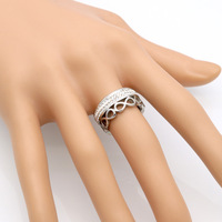 Bague de personnalité européenne et américaine en acier inoxydable, motif cercle à l'infinité porte-bonheur, double rangée de pierres taillées, tendance