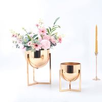 Centre de table moderne en métal doré pour une utilisation en intérieur, décoration de réception de mariage