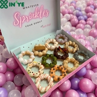 Vente chaude personnalisé imprimé de qualité alimentaire papier Mochi beignets maïs chien gaufre crêpe boîte à biscuits togo avec poignée