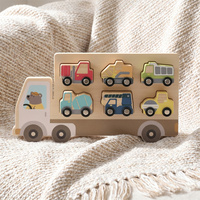 Camion transporteur de voitures en bois avec conducteur ours, 6 véhicules d'ingénierie : chariot élévateur, excavatrice, camion benne, bétonnière, grue, rouleau compresseur - Jouets Montessori