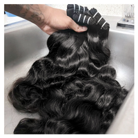 Cheveux humains indiens birmans bruts non traités, bouclés, alignés dans le sens des cuticules, sans produits chimiques, vente en gros, mèches de cheveux indiens naturels ondulés bruts