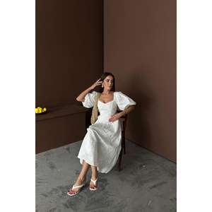 Robe élégante et formelle en dentelle brodée blanche, style vintage, avec manches bouffantes en crochet, taille empire, unie, tailles XS-XL, idéale pour l'automne. - Product Image 3