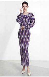 Nouvelle Collection Été 2026 : Robe Plissée Miyake Plus à Col Chauve-Souris et Taille Cintrée, Longueur Midi – Vente en Gros de Vêtements - Product Image 5