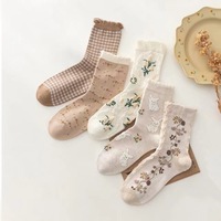 Chaussettes à volants florales Kawaii, chaussettes en coton doux à revers à volants, chaussettes brodées de lapins et de fleurs pour filles