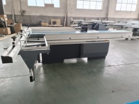 Scie à table coulissante Delilai pour la découpe de panneaux de bois – Équipement de scie à fonctionnement stable pour le contreplaqué, le MDF, les meubles et la fabrication du bois
