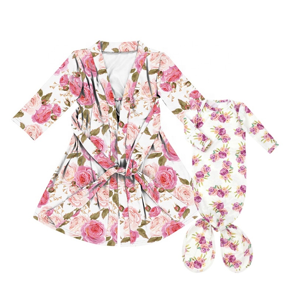 Заводская оптовая продажа, изготовленная на заказ, супермягкая молочная шелковая ткань с цветочным принтом, пижамные комплекты для мамы и меня