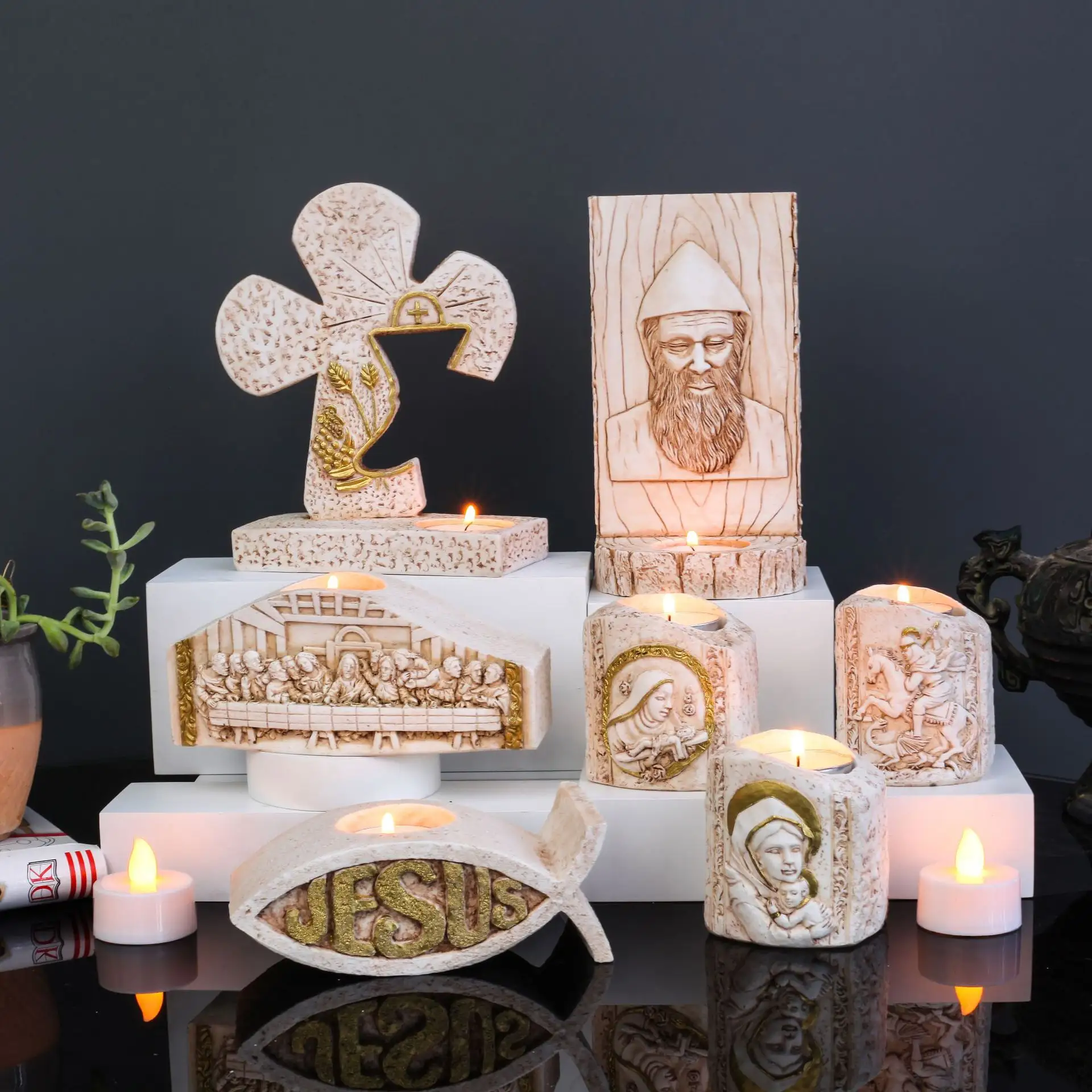 KOMI Decoraciones para el hogar Polyresin Cruz Religiosa Virgen María Papa Escultura Candelabro Estatuas Portavelas para Bar Artesanía Regalo