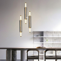 Suspension LED de luxe minimaliste à 3 têtes avec tubes en verre fumé, à fils longs réglables et alignés verticalement au centre, pour table à manger et bar domestique