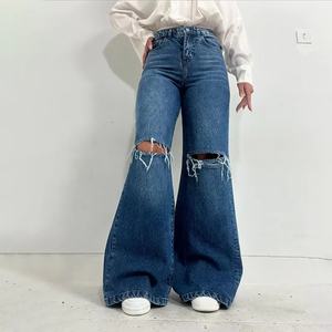 Vente en gros de jeans en coton personnalisés déchirés, pantalons en denim à jambes larges, pantalons évasés, pantalons baggy pour femmes - Product Image 2