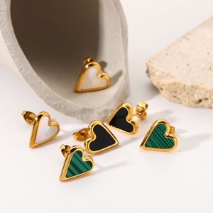 Pendientes de Corazón con Incrustaciones de Malaquita Blanca y Acero Inoxidable Dorado - Product Image 3