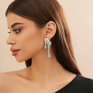 <span class=keywords><strong>Lot</strong></span> mixte <span class=keywords><strong>de</strong></span> boucles d'oreilles <span class=keywords><strong>de</strong></span> luxe <span class=keywords><strong>de</strong></span> créateurs <span class=keywords><strong>de</strong></span> mode en <span class=keywords><strong>gros</strong></span> grandes boucles d'oreilles en alliage métallique plaqué or 18 carats pour femmes - Product Image 2
