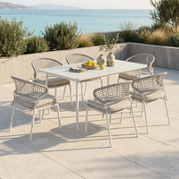 Chaise de salle à manger d'extérieur moderne en corde avec structure en acier thermolaqué, dossier en corde tressée et coussin pour patio, jardin, café, école et villa