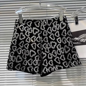 Shorts d'été pour filles, en velours, avec broderie de sequins en forme de cœur, taille élastique, trois quarts - Product Image 1